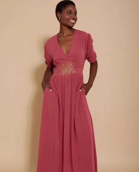 Vestido largo con fajín de lentejuelas